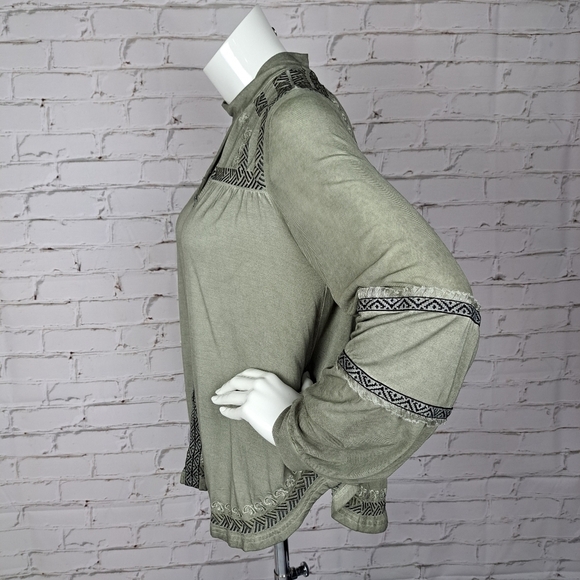 𝅺POL‎ Boho Embroidered Top - Picture 3 of 9